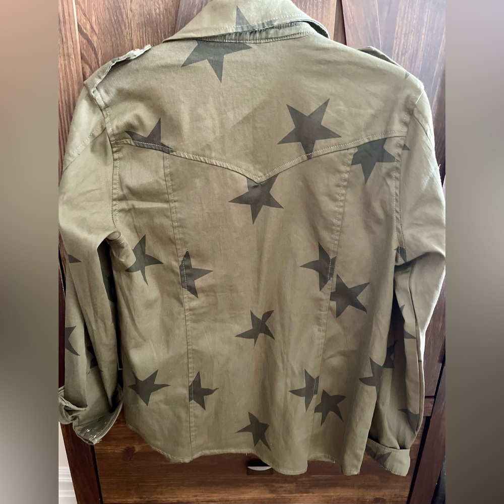 NWOT Knox Rose Army Green Star Button-Up Shirt - Picture 6 of 10